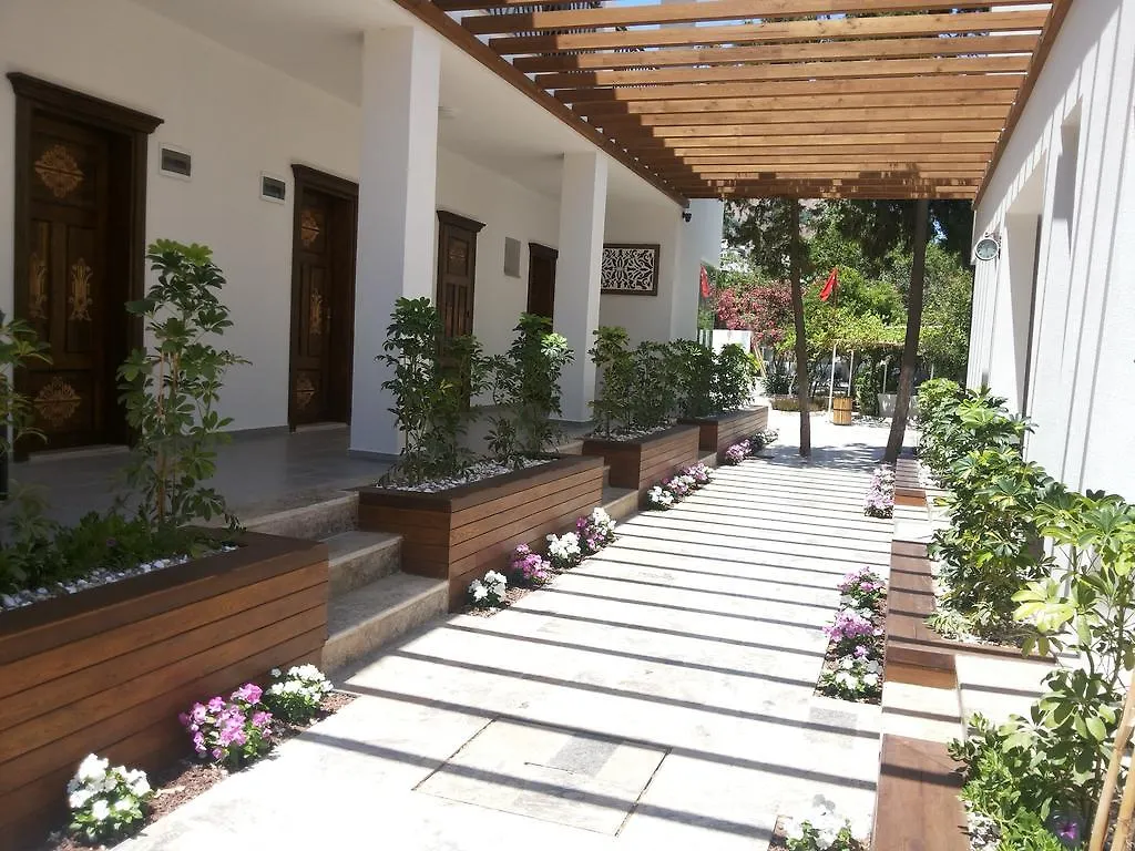 Meggs Bodrum Beach Restaurant & Hotel Ortakent Bed & Breakfast