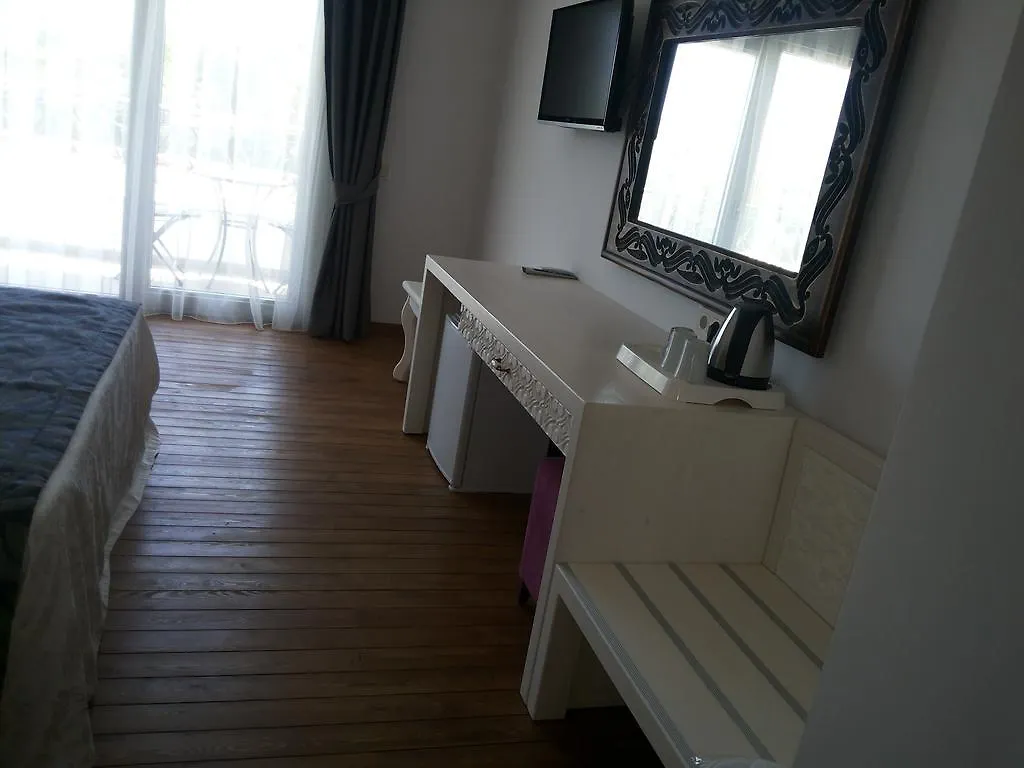 Meggs Bodrum Beach Restaurant & Hotel Ortakent