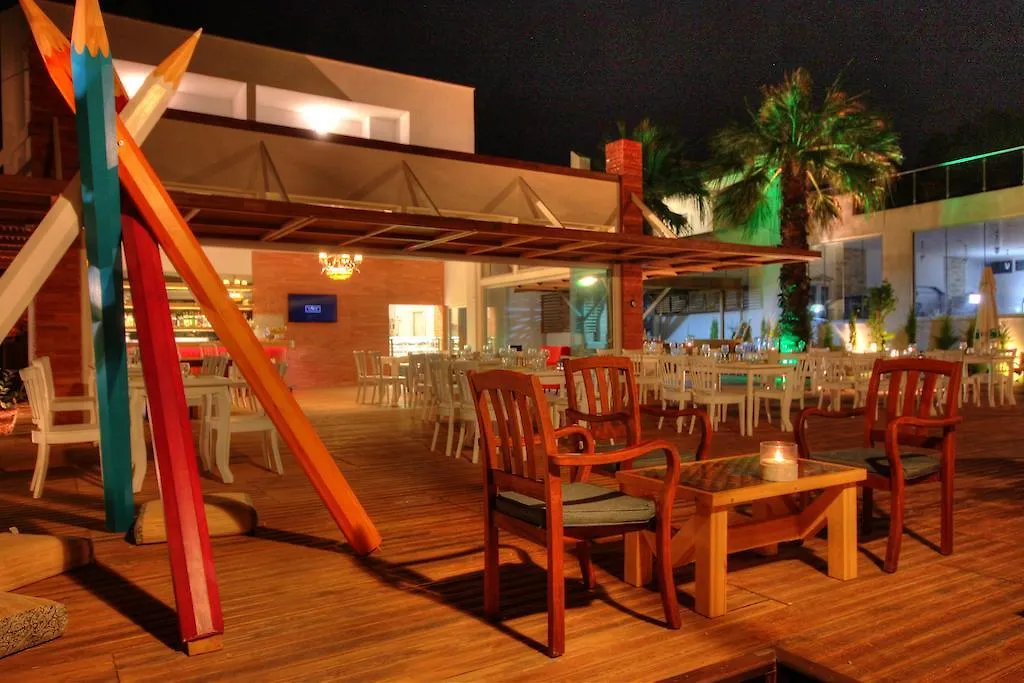 Meggs Bodrum Beach Restaurant & Hotel Ortakent