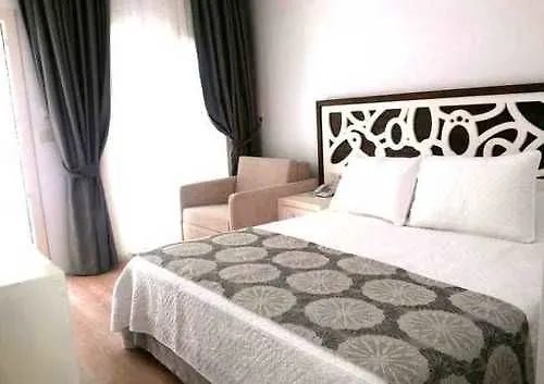 Meggs Bodrum Beach Restaurant & Hotel Ortakentyahşi