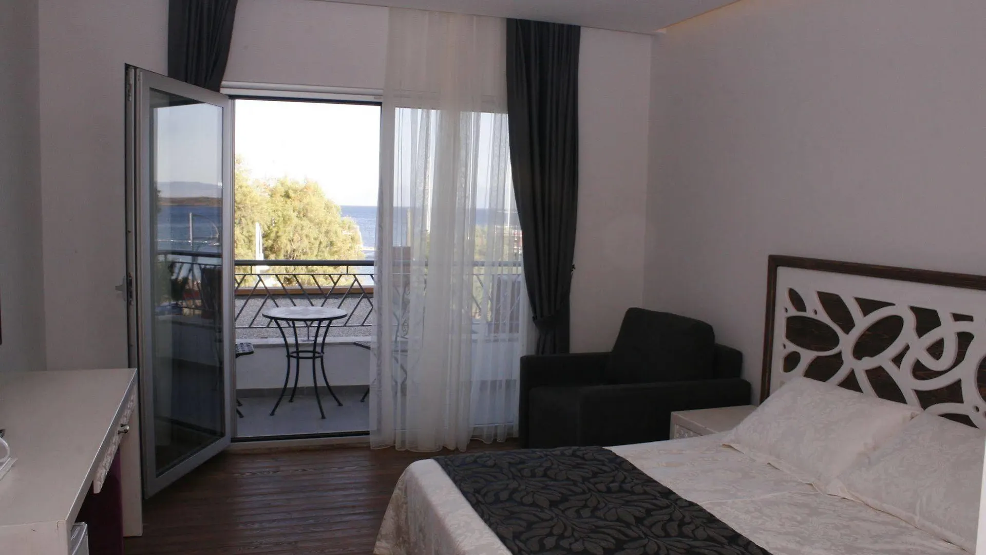 Bed & Breakfast Meggs Bodrum Beach Restaurant & Hotel Ortakent