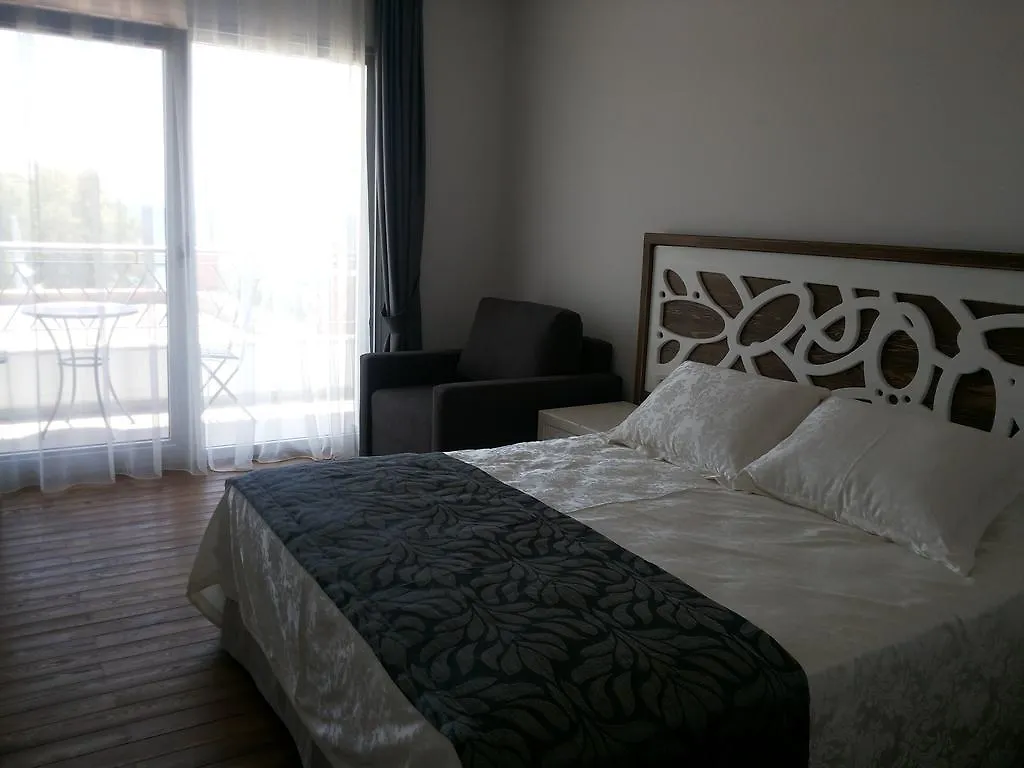Meggs Bodrum Beach Restaurant & Hotel Ortakent